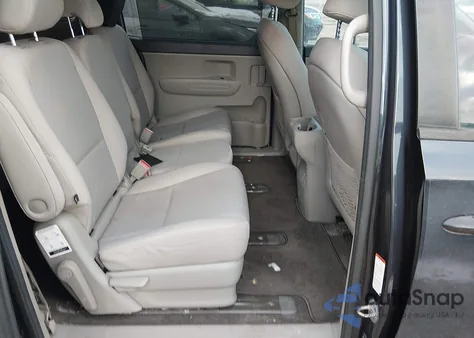 2016 Kia Sedona Lx z USA, uszkodzony, nr VIN KNDMB5C15G6116170